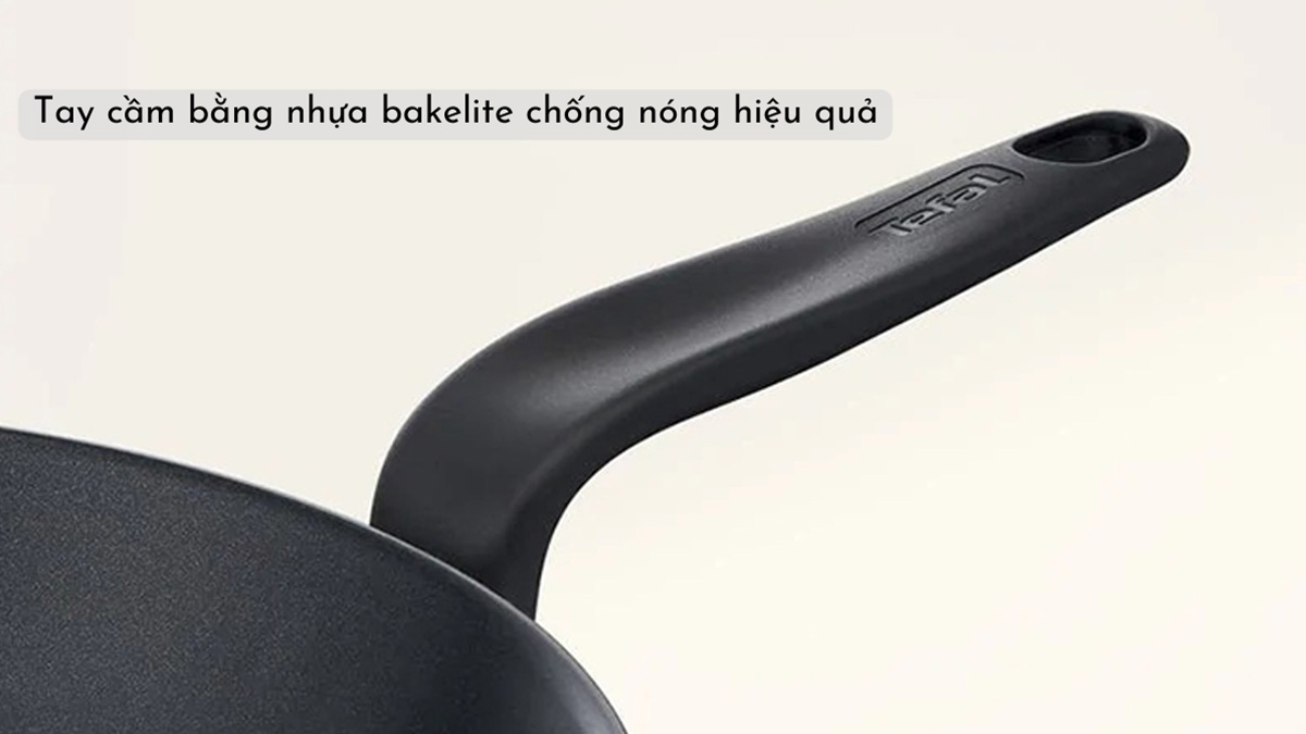 Tefal Primary 26cm E3090504 sử dụng tay cầm bằng nhựa bakelite