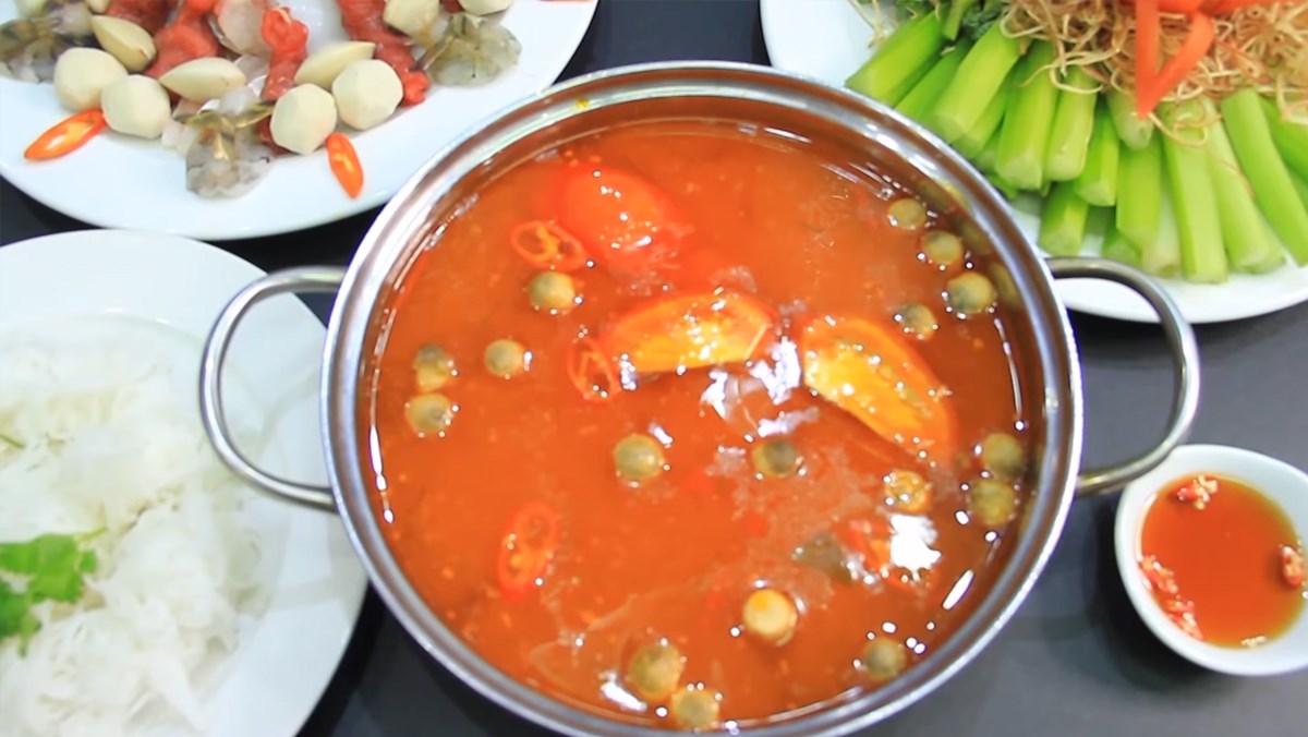 Lẩu tom yum thập cẩm