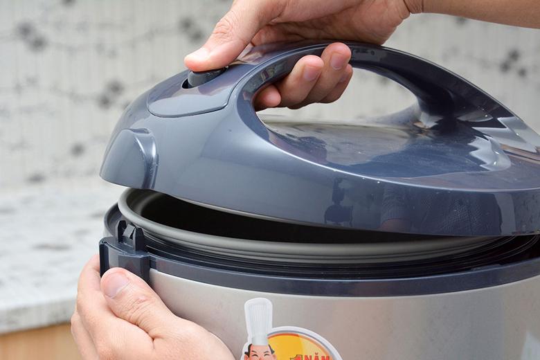 Tay cầm được làm bằng nhựa cao cấp