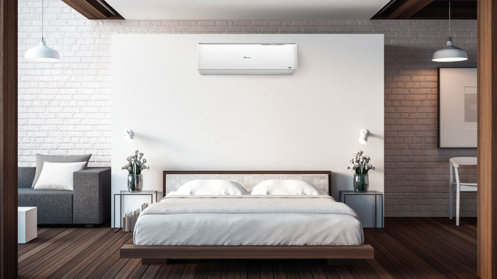 Sử dụng điều hòa giúp người dùng đồng thời hạ nhiệt và hút ẩm không khí mà khi sử dụng quạt không làm được