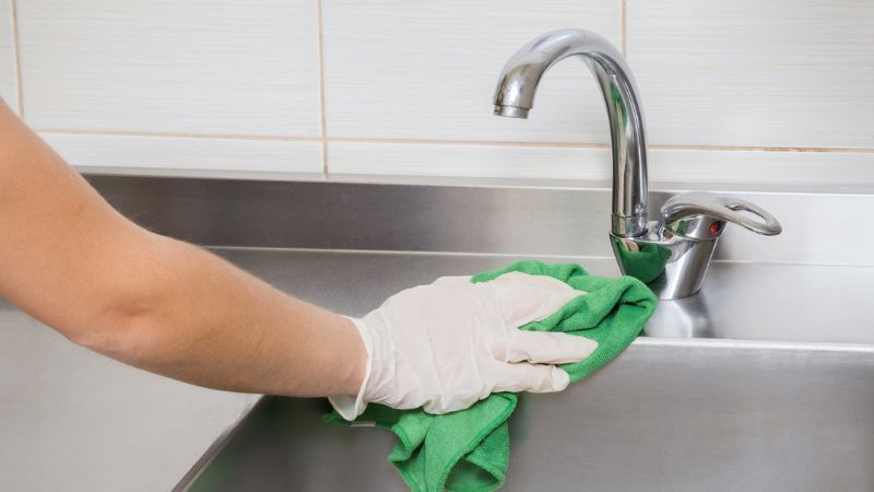 Cách làm sạch bồn rửa chén bằng inox